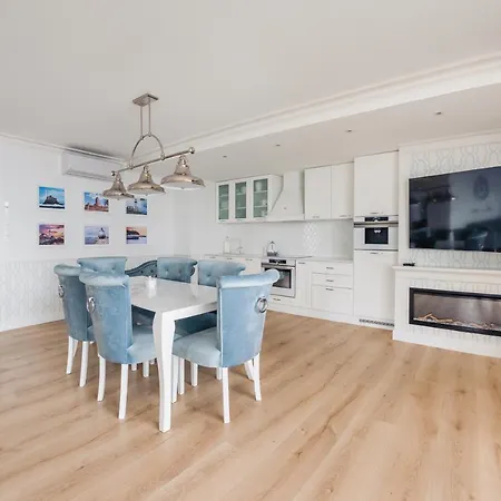 Daire Klifowa Rewal, Sun & Snow *